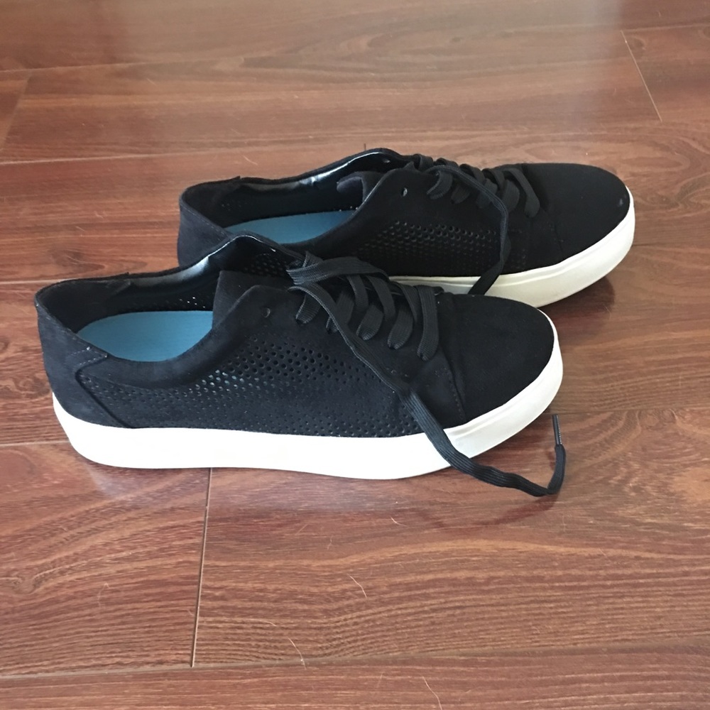 Dr. Scholls Women's Kinney Lace Oxford sneaker.
